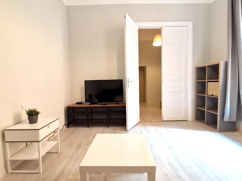 Апартаменты Lacplesa Downtown New 2-bedroom Apartment Рига